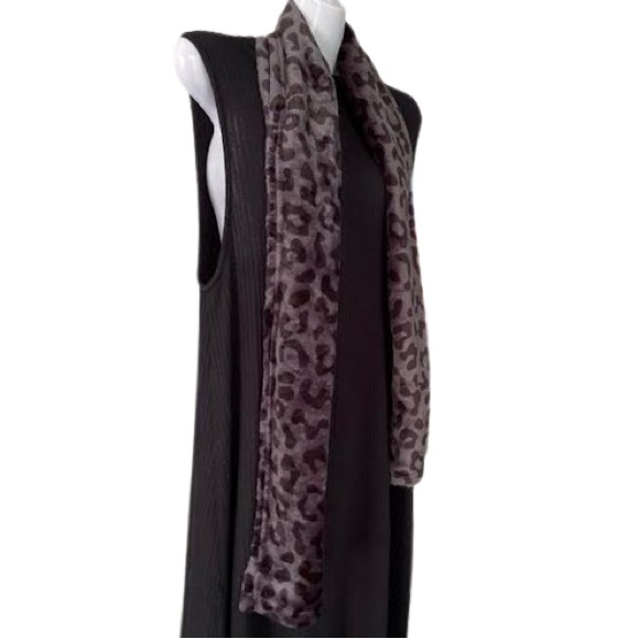 Leopard Scarf The Walking Co. - Picture 8 of 12